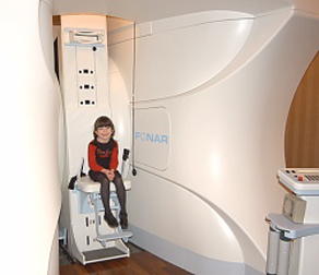 Standing upright MRI for claustrophobic people